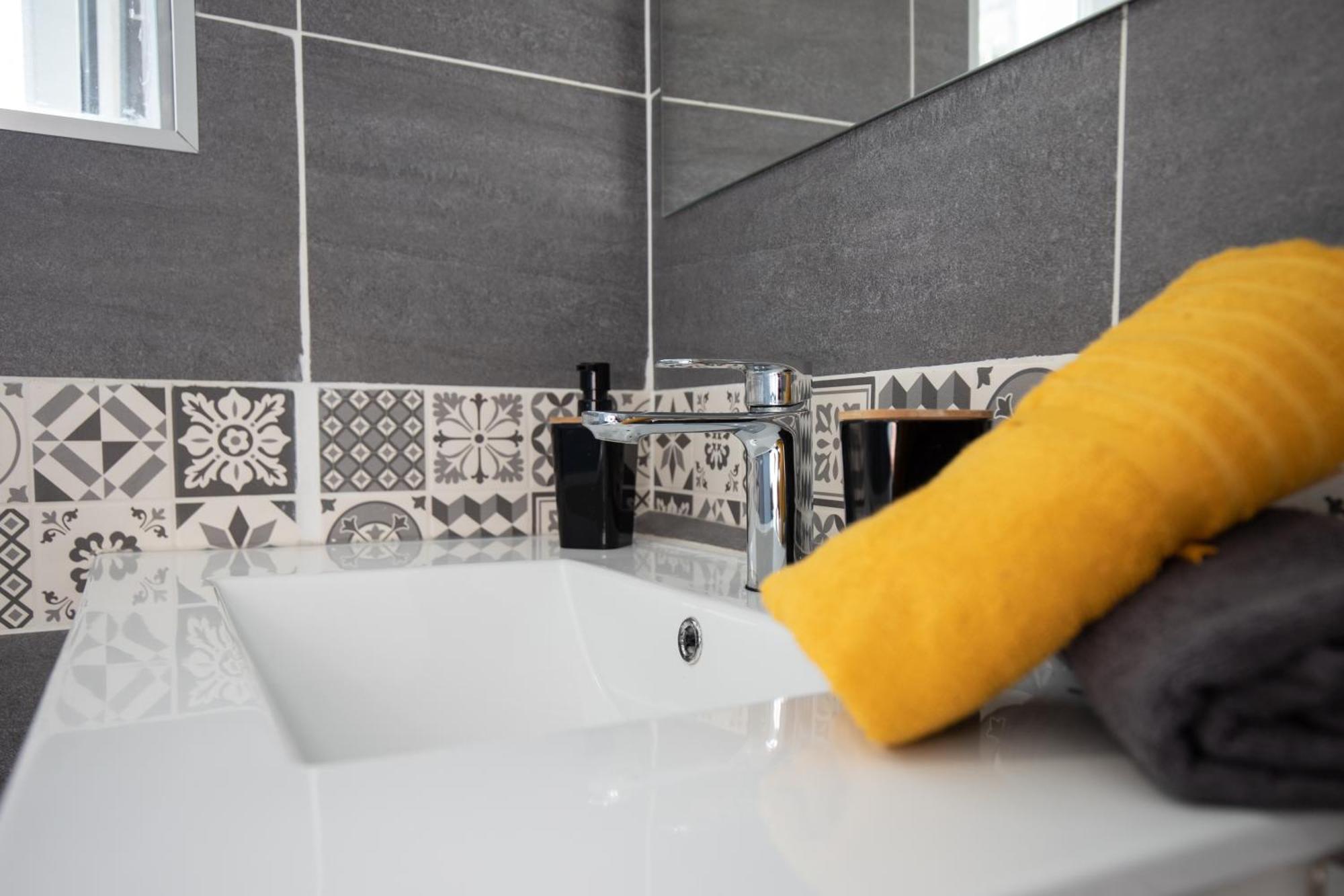 Le Duplex - Hypercentre - Wifi Apartment Carpentras Bagian luar foto